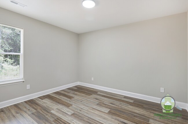 Building Photo - 127 Lyman Lodge Rd