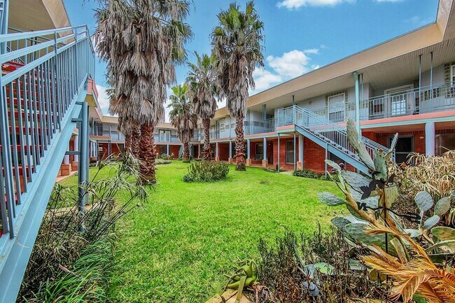 Building Photo - 709 Gale St