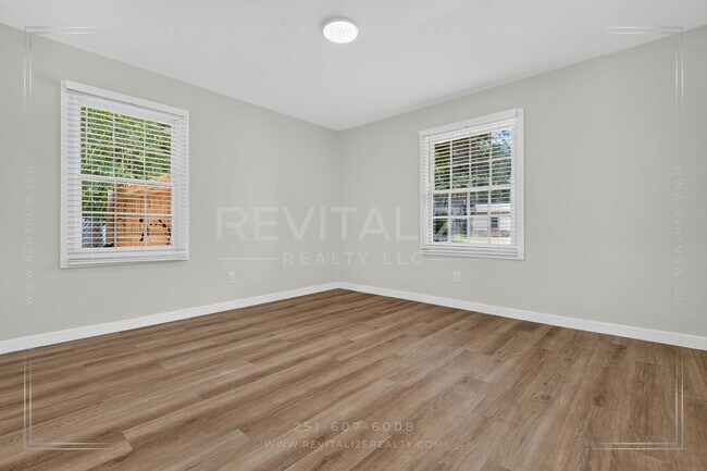 Building Photo - 2900 Lott Dr
