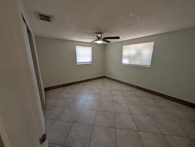 Building Photo - 10828 Hillcrest Ave