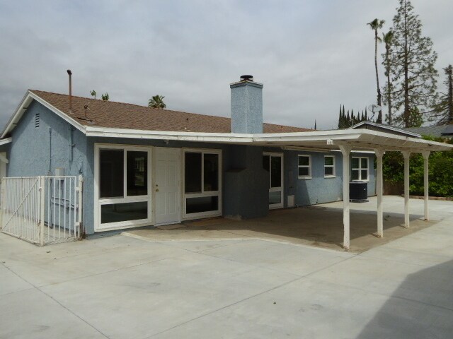 Building Photo - COMING SOON! Beautifully Remodeled Single-...