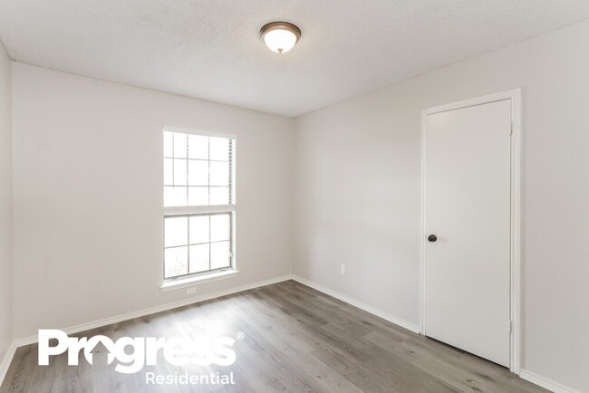 Building Photo - 7618 Creek Wood Dr