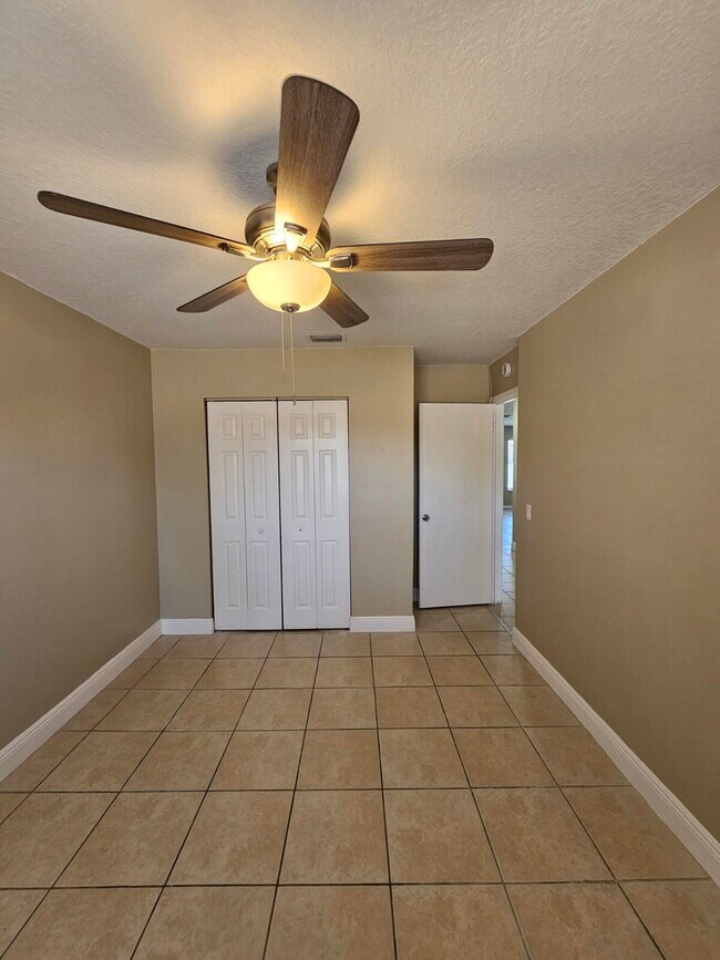 Building Photo - 4768 Orleans Ct