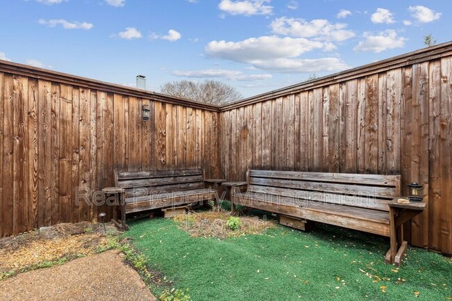 Building Photo - 6223 Bentwood Trail