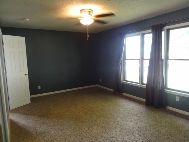 Building Photo - Beautiful Single Family Home, Great Location