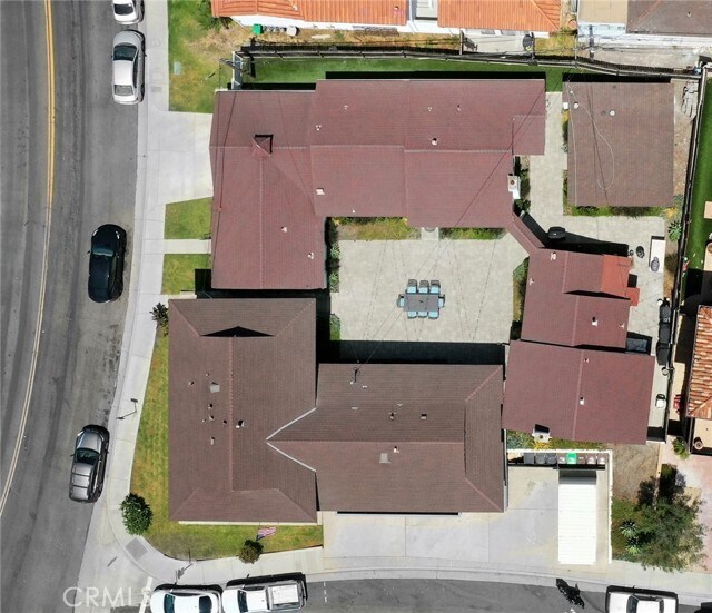 Building Photo - 403 Avenida Victoria