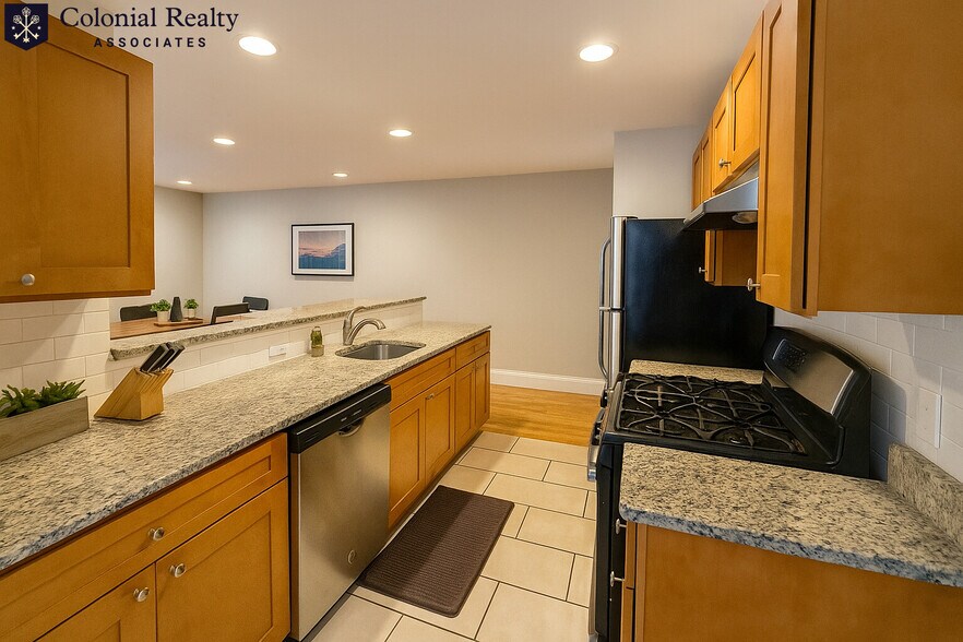 Building Photo - 68 Egmont St