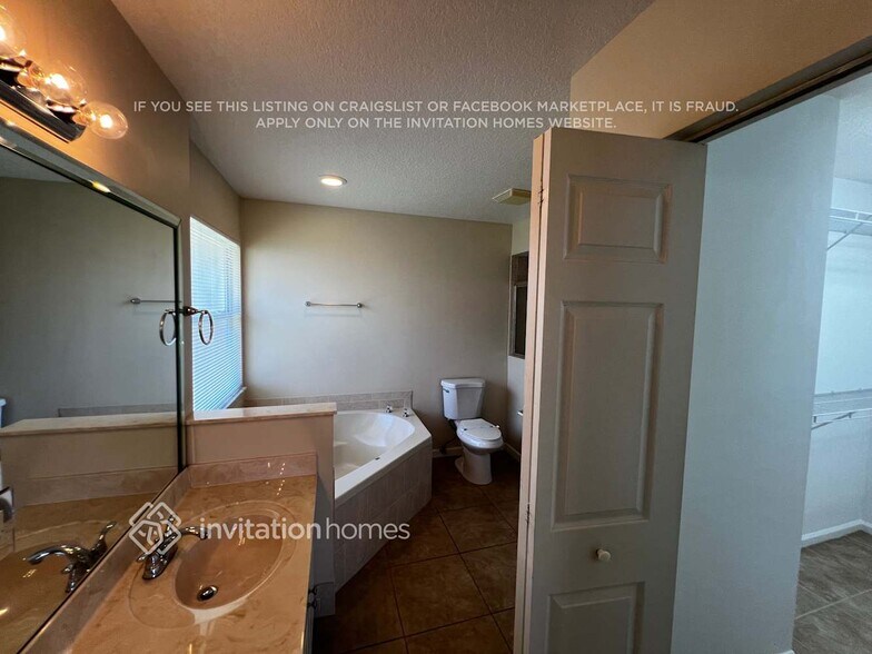 Building Photo - 2133 SW Pruitt St