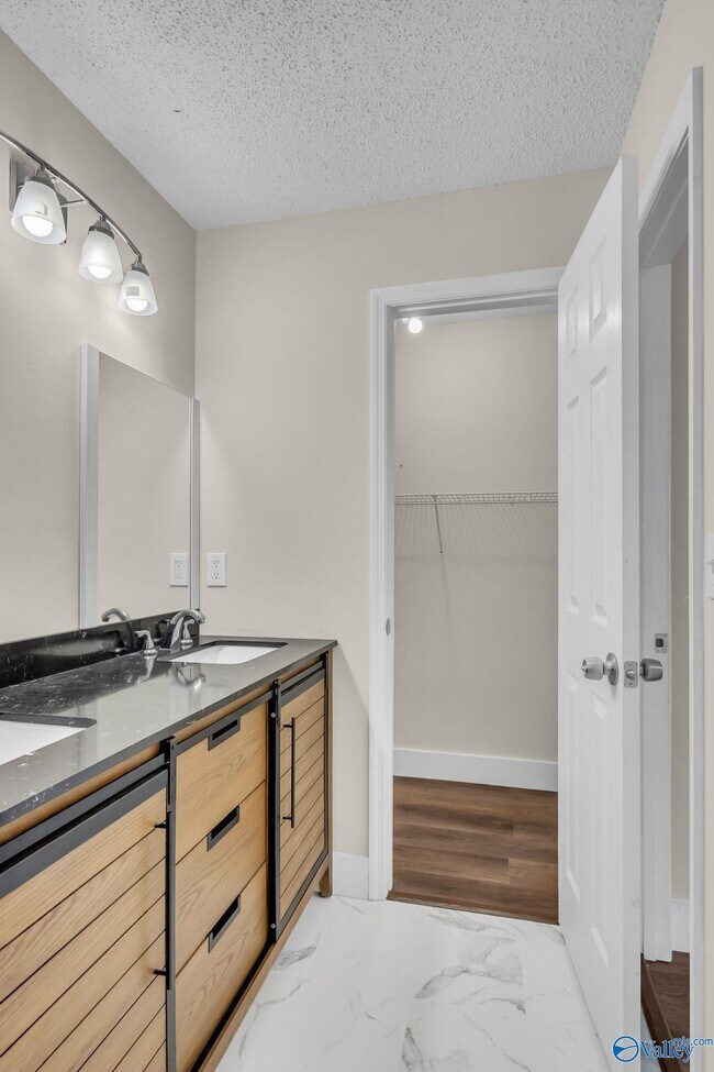 Building Photo - 213 Rebecca Pines Dr