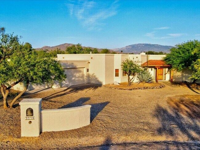 Building Photo - 4 Bedroom 4 Bathroom