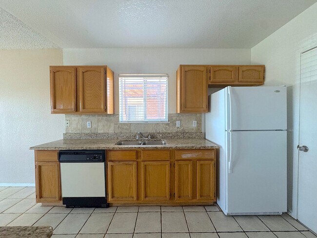 Building Photo - East El Paso 3 bed Refrig A/C!