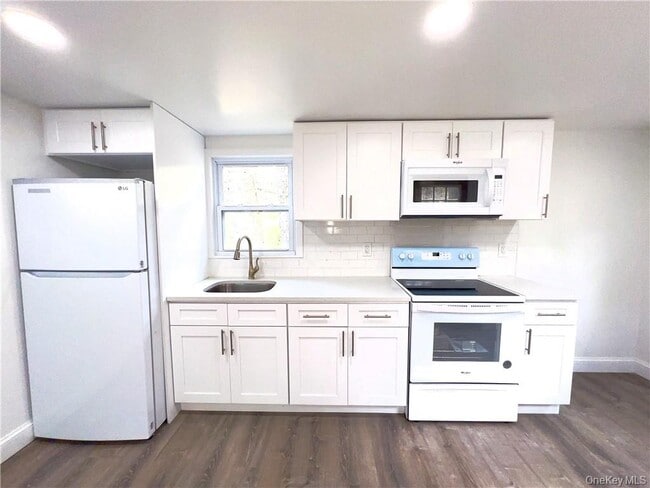 Building Photo - 254 Wixon Pond Rd