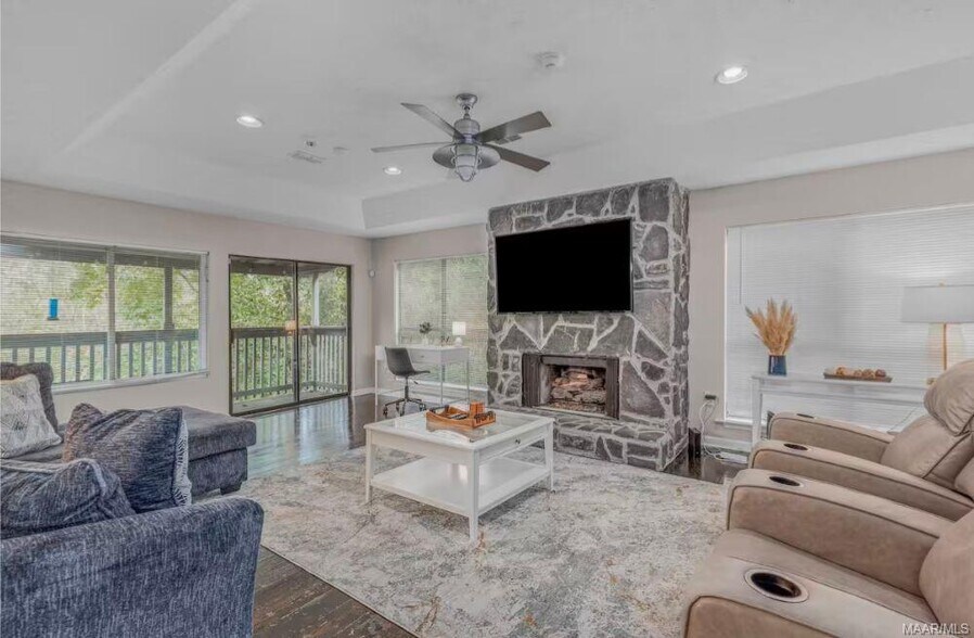 Building Photo - 14 Creek Dr