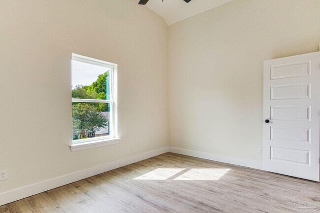 Building Photo - 412 Elcino Dr