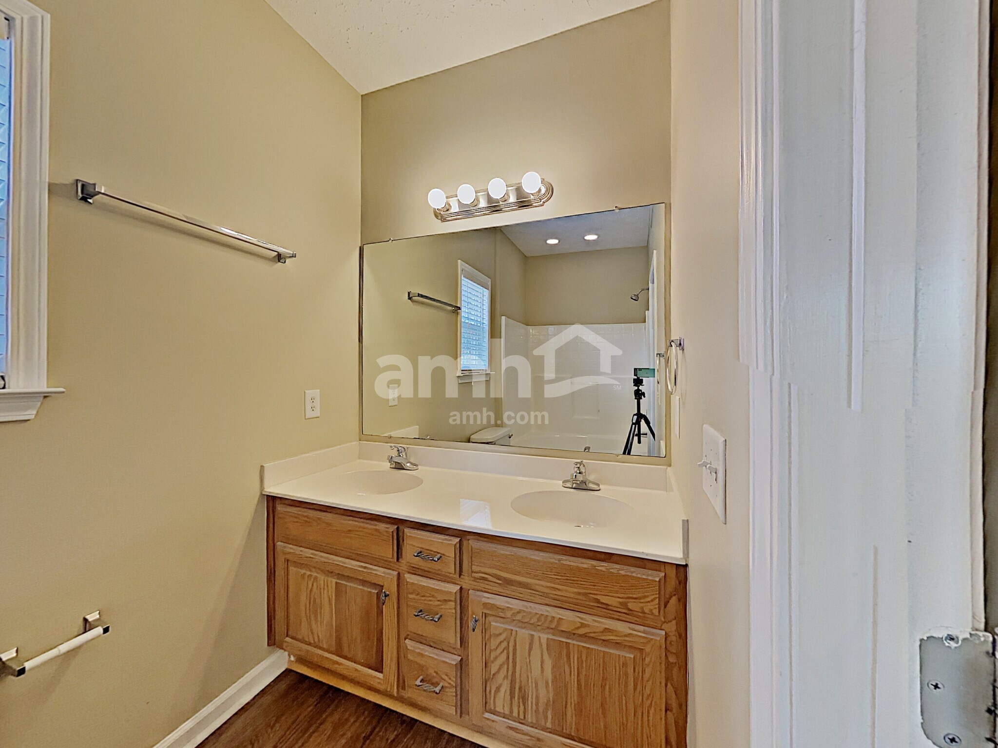 Building Photo - 5108 Bumblebee Dr