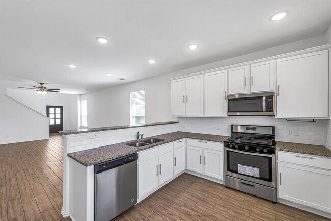 Building Photo - 31319 Whitfield Ct