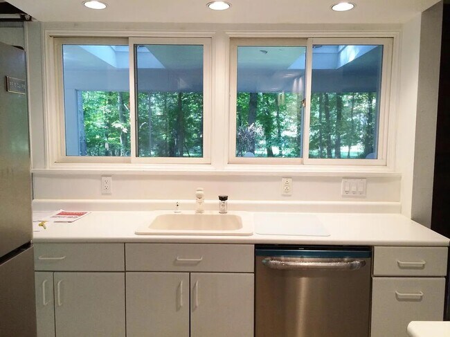 Building Photo - 828 Dentree Dr