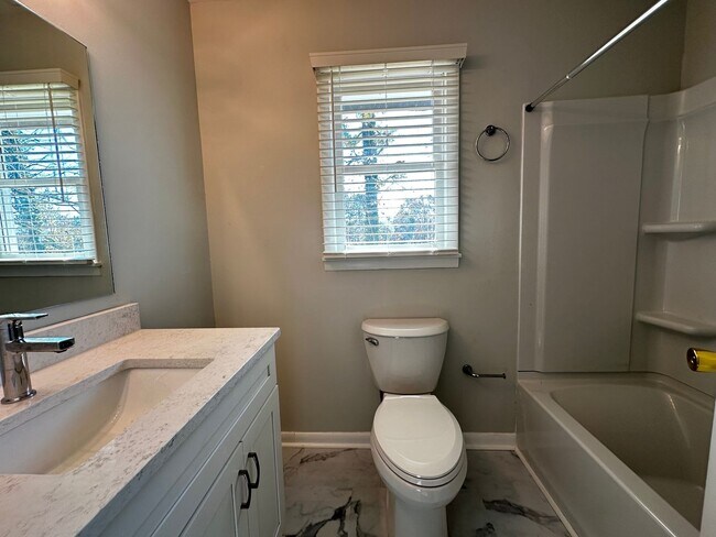 Building Photo - Weaverville Rental