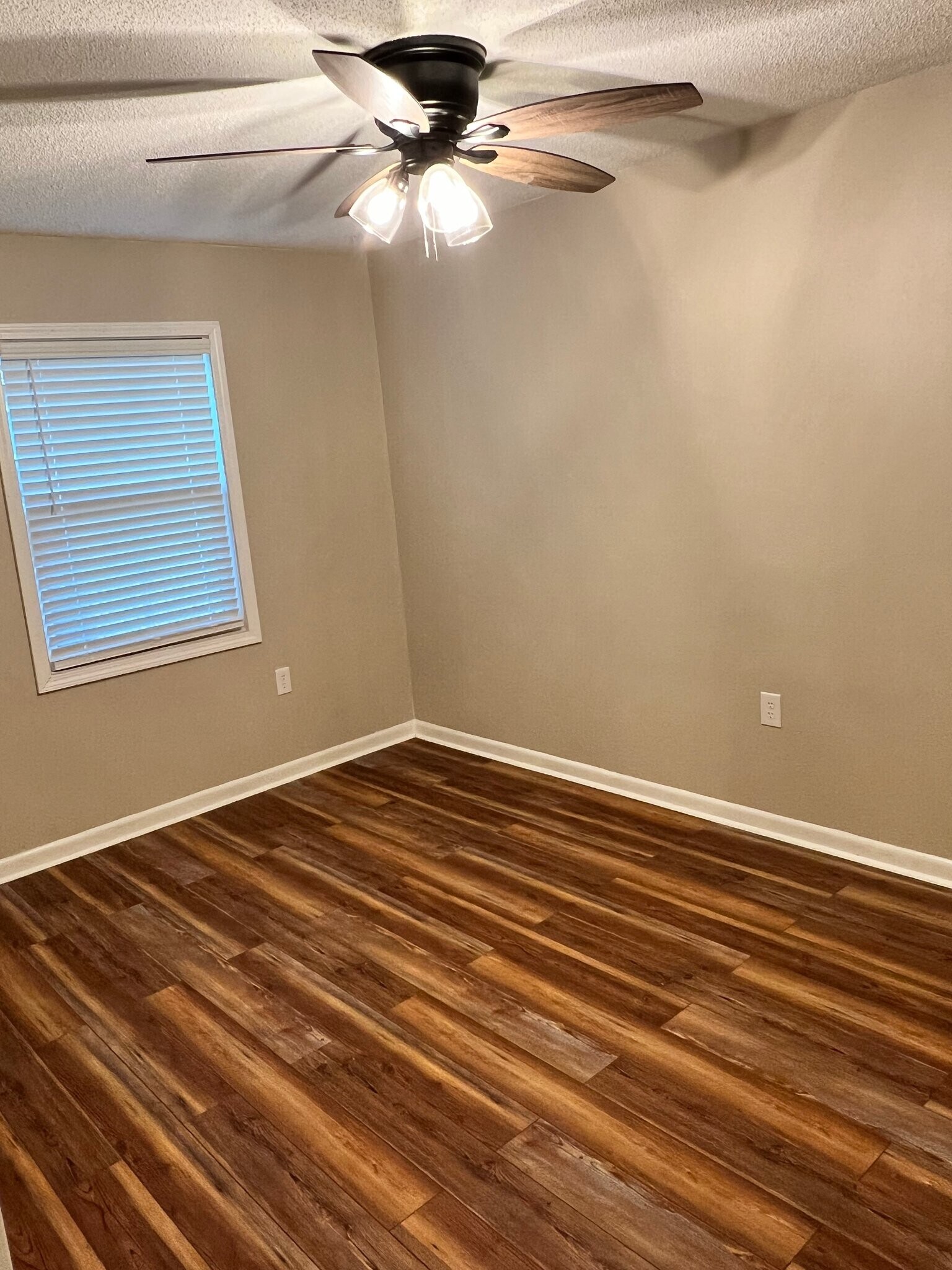 Building Photo - 706 Shady Ln Dr