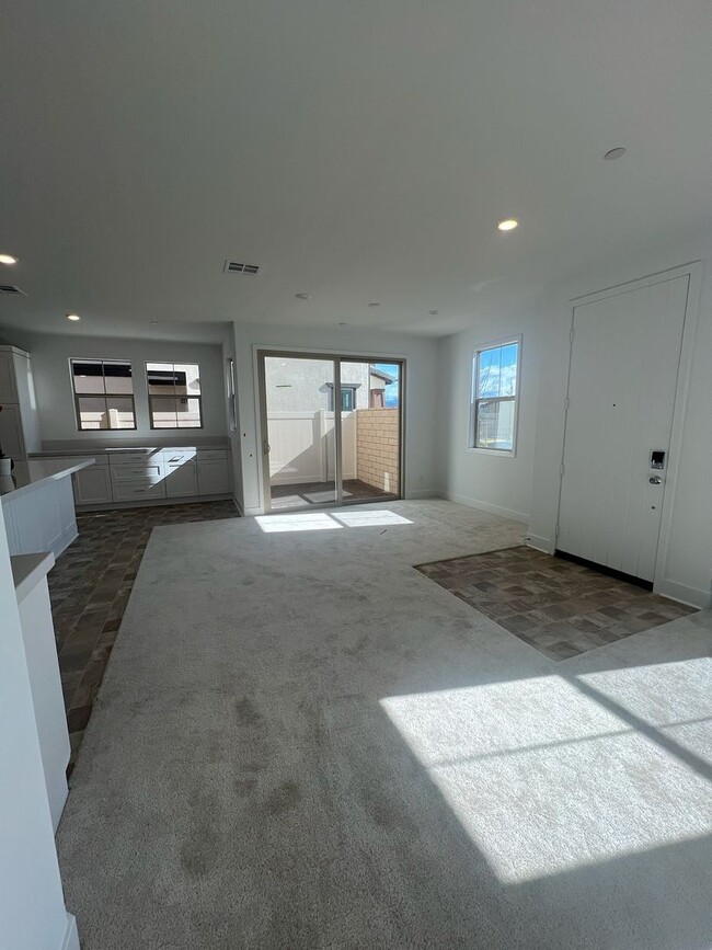 Building Photo - Camarillo - Brand New 4 bedroom, 3.5 home in