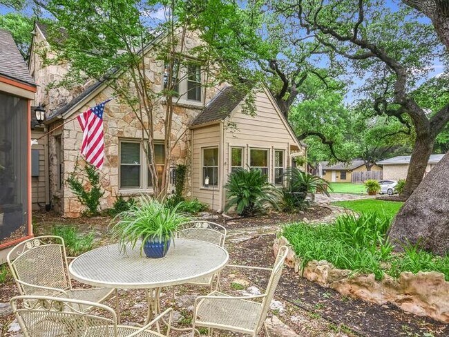 Building Photo - Charming 4 beds 4 baths in Austin!