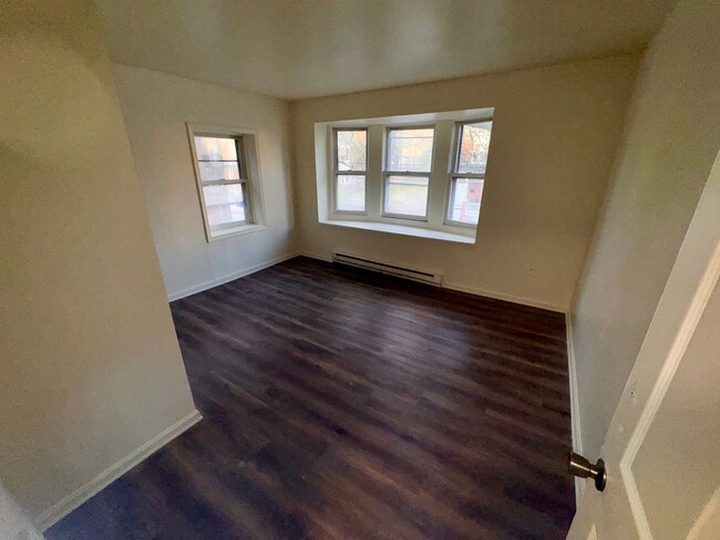Building Photo - 4-bedroom, 1-bathroom home - Harrisburg Pa