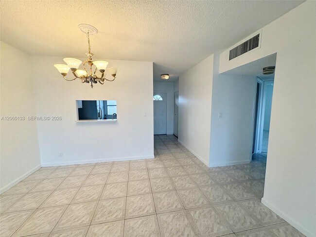 Building Photo - 5011 W Oakland Park Blvd