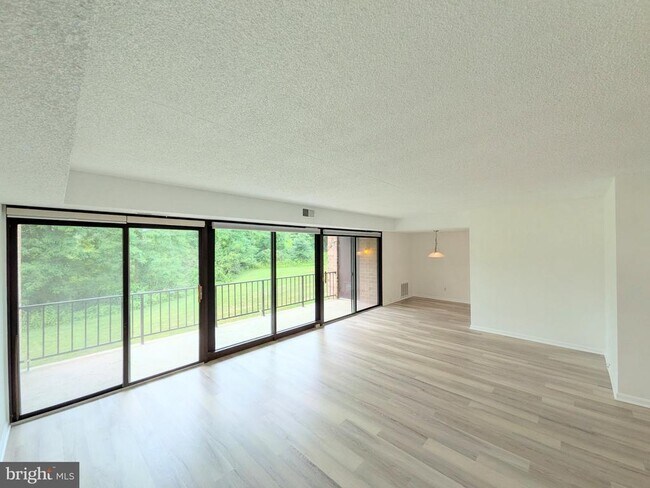 Building Photo - 34 Hermitage Dr