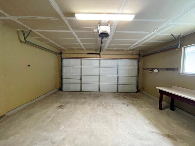 Building Photo - 5206 Hartson