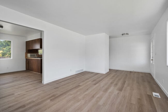 Building Photo - 11044 S Temple Dr