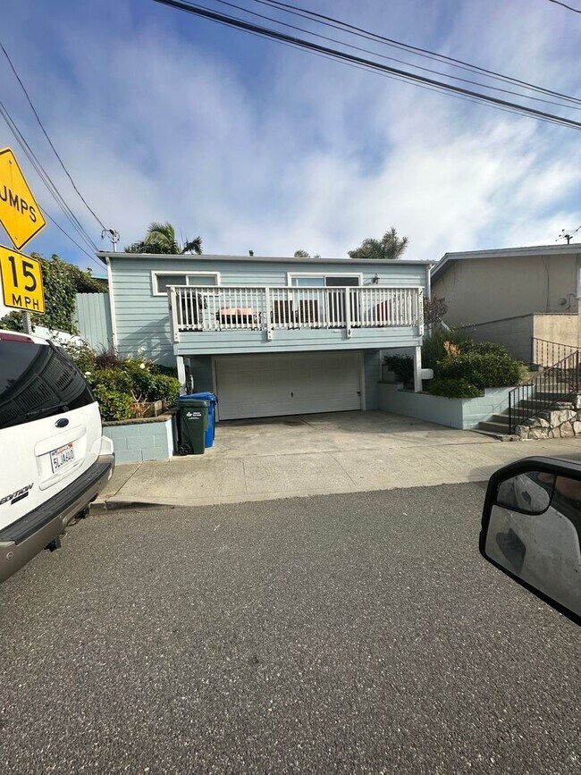Building Photo - 1122 7th Pl