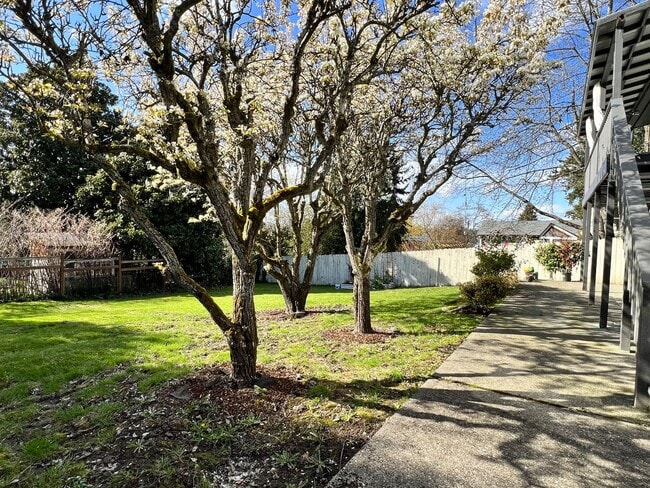 Building Photo - 4721 43rd Ave S