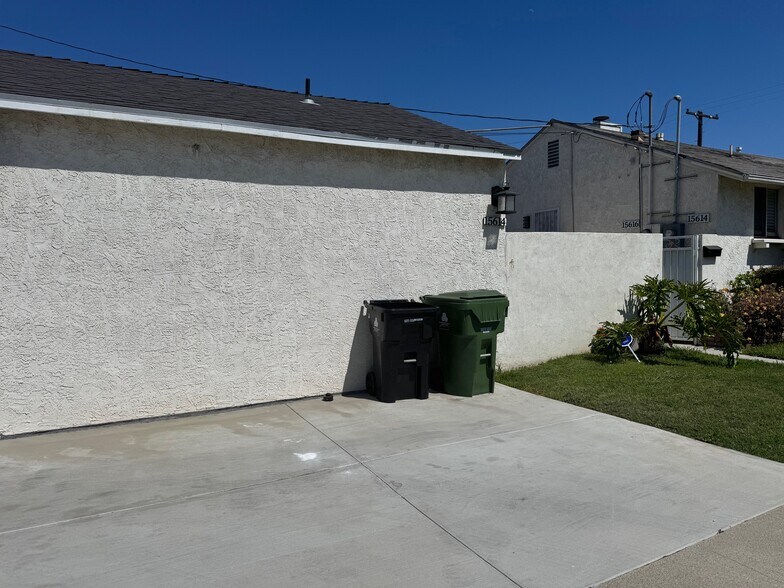 Building Photo - 15616 S Denver Ave