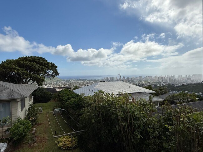 Building Photo - 3670 Hilo Pl