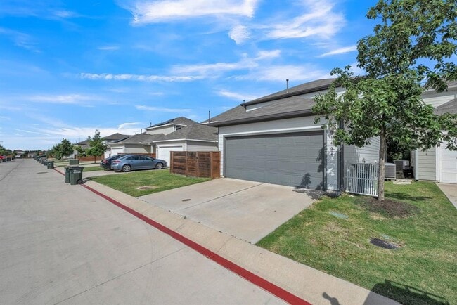 Building Photo - 5404 Golden Canary Ln