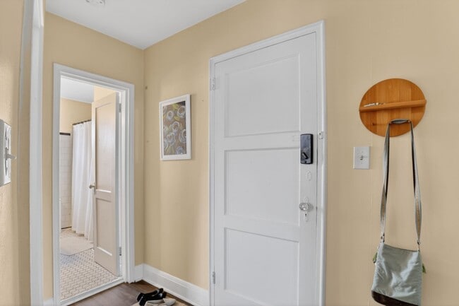 Building Photo - 6133 Parkway Dr