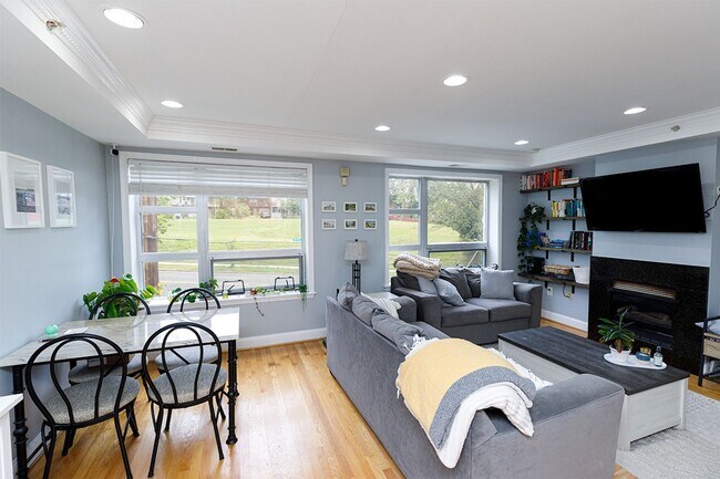 Building Photo - Fantastic Location Near Brightwood Park - ...