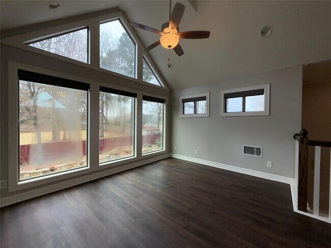 Building Photo - 3815 Holly Ridge Dr