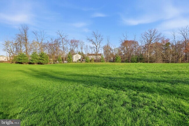 Building Photo - 1700 Beacon Ln