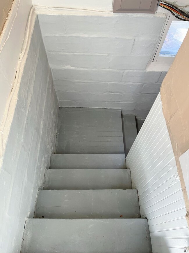 Building Photo - Updated 2 bedroom home