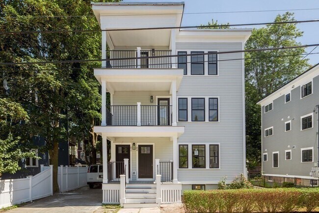 Building Photo - 82 Rossmore Rd