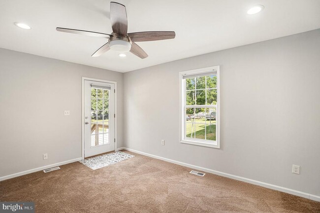 Building Photo - 235 Roberts Ave