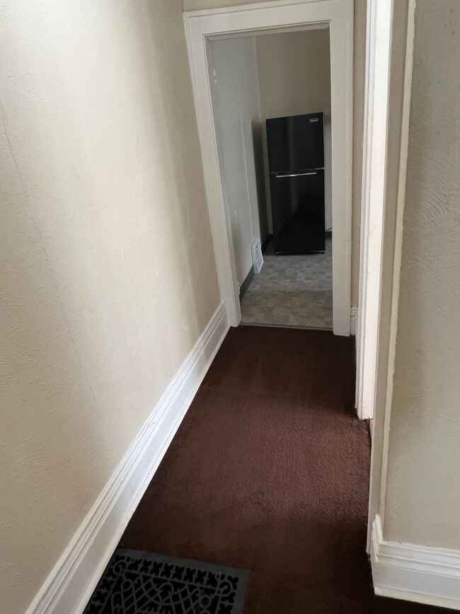 Building Photo - Studio with Bathroom Located Downtown - AL...