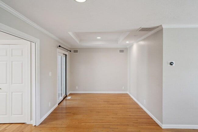 Building Photo - Spacious Home with Detached 1 bed 1 bath ADU in Los Altos!