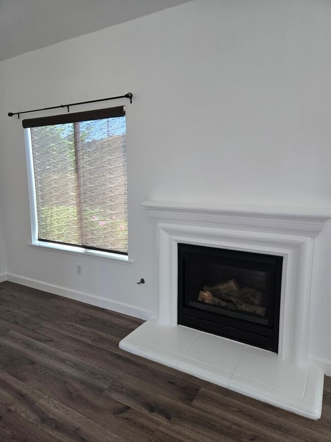 Building Photo - Beautiful 3 bedroom!