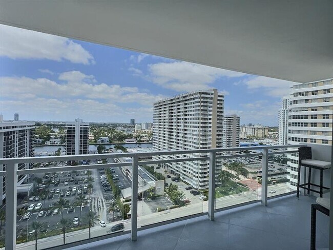 Building Photo - 2030 S Ocean Dr