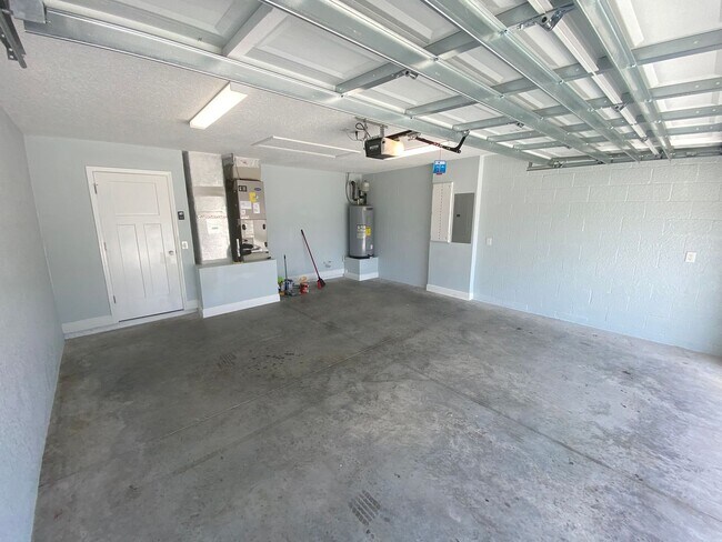 Building Photo - Beautiful, Newer Constructed, Unfurnished, Family Friendly, ANNUAL LEASE In Summerfield