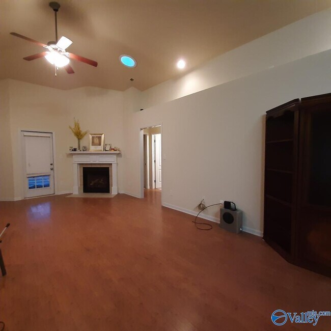 Building Photo - 160 Alderwood Dr