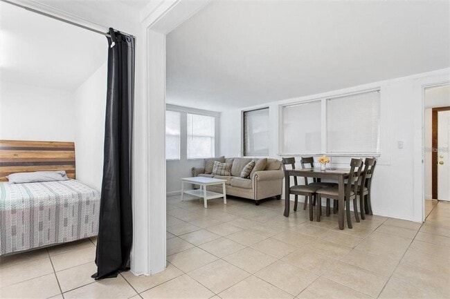 Building Photo - 904 Lakeview Rd