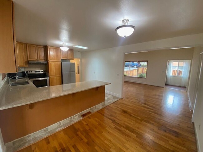 Building Photo - 340 Bishop Ave